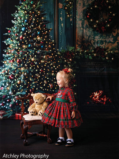 Nostalgic Christmas backdrop with a Victorian-inspired setting, perfect for professional photography.