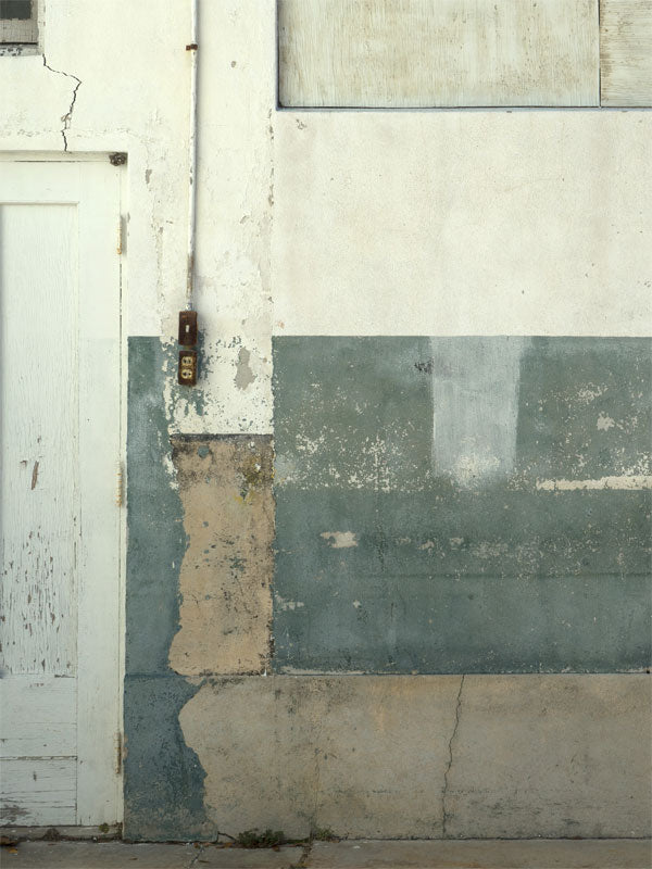 Aged Urban Wall Photography Backdrop - A weathered urban wall photography backdrop with peeling paint and exposed concrete, perfect for industrial and rustic-themed photoshoots.