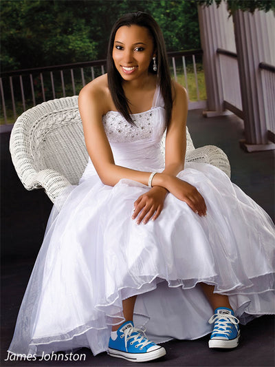 A grand white-column porch photography backdrop with a sophisticated Southern charm, ideal for engagement and fine art photography.