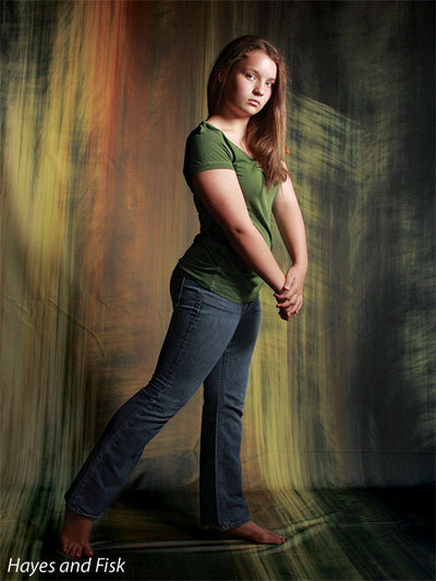 Backdrop with golden strokes and blended neutral tones, ideal for elegant portraits.