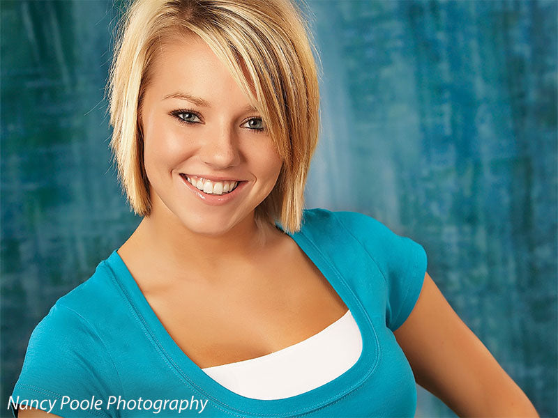 Artistic vertical brush texture in refreshing blue-green tones for portraits.