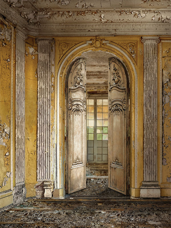 Vintage Archway and Ornate Doors Photography Backdrop - A vintage photography backdrop featuring an ornate set of doors under a grand archway with distressed walls and peeling paint for artistic and historical-themed photoshoots.